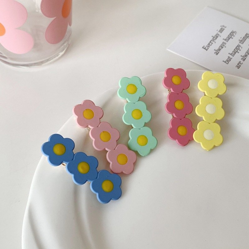 Retro Daisy Hair Clips, Set of 2 (5 Colours)