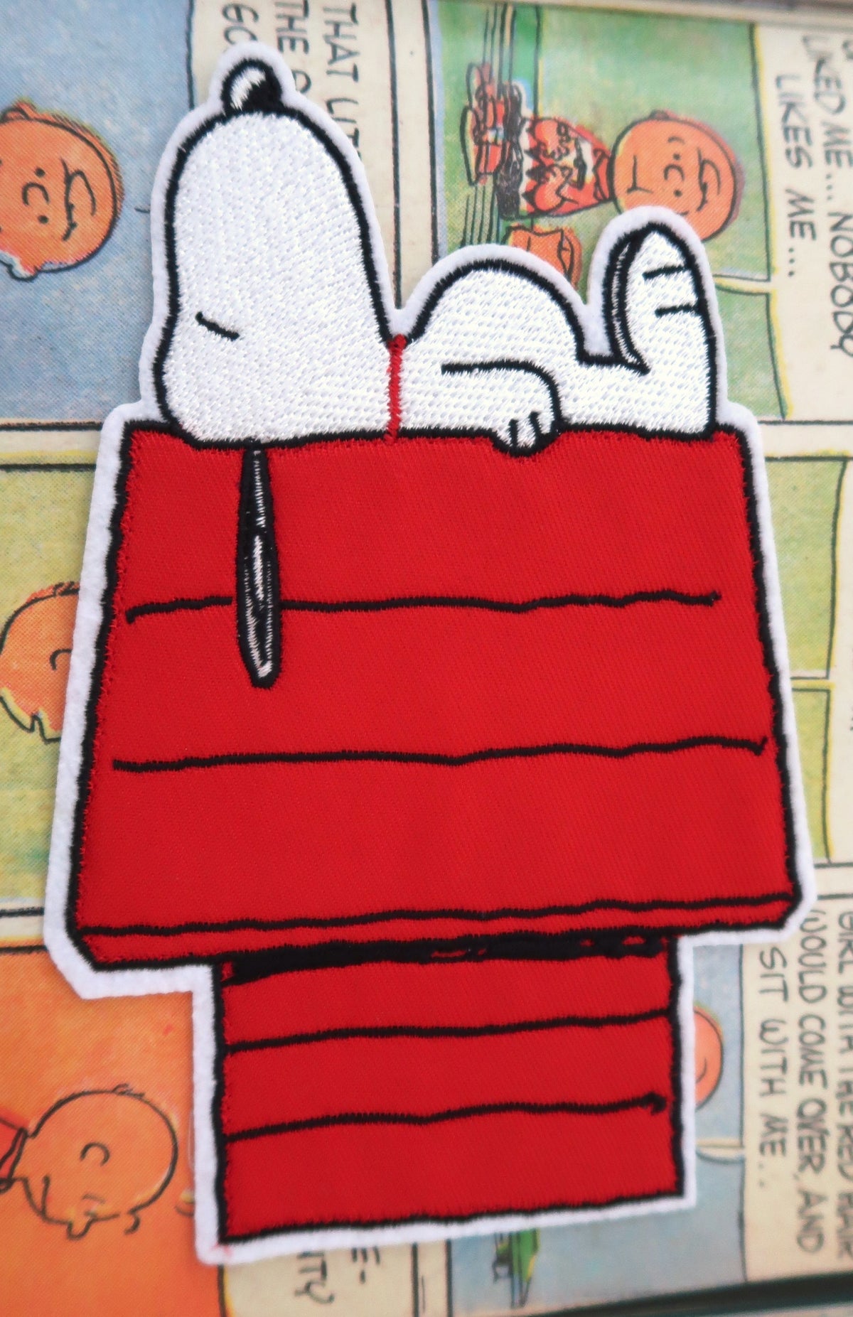 Jumbo Dog House Snoopy Peanuts comic embroidered patch/appliqué