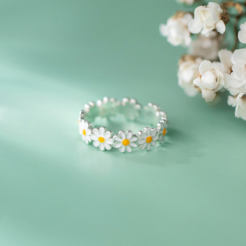 Daisy Chain Ring