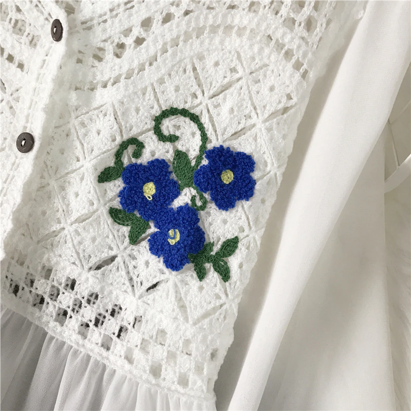 Floral Embroidery Peasant Blouse (2 Colours)