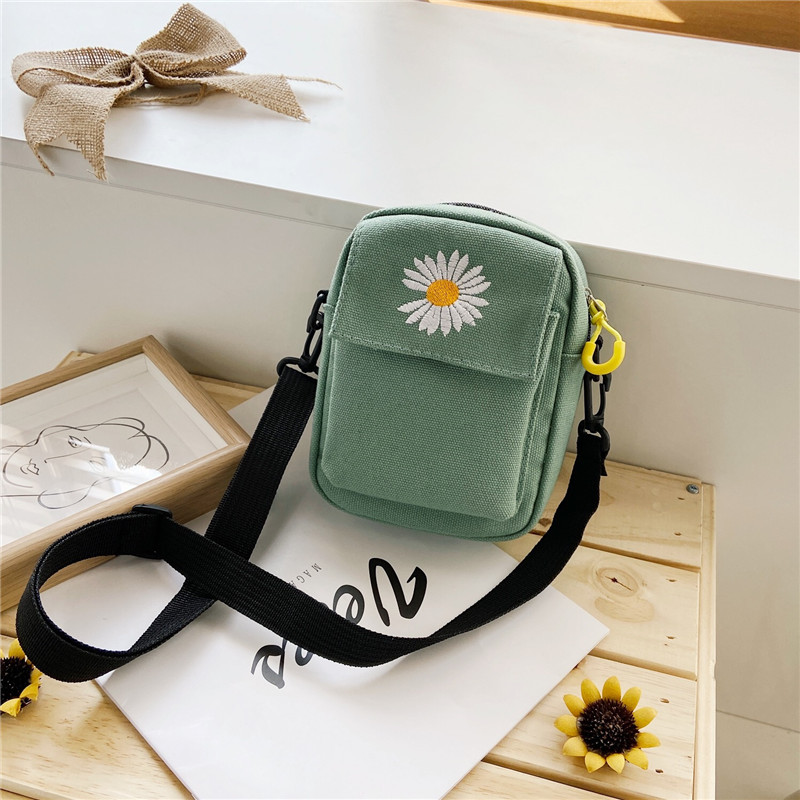 Embroidered Daisy Mini Purse (4 Colours)