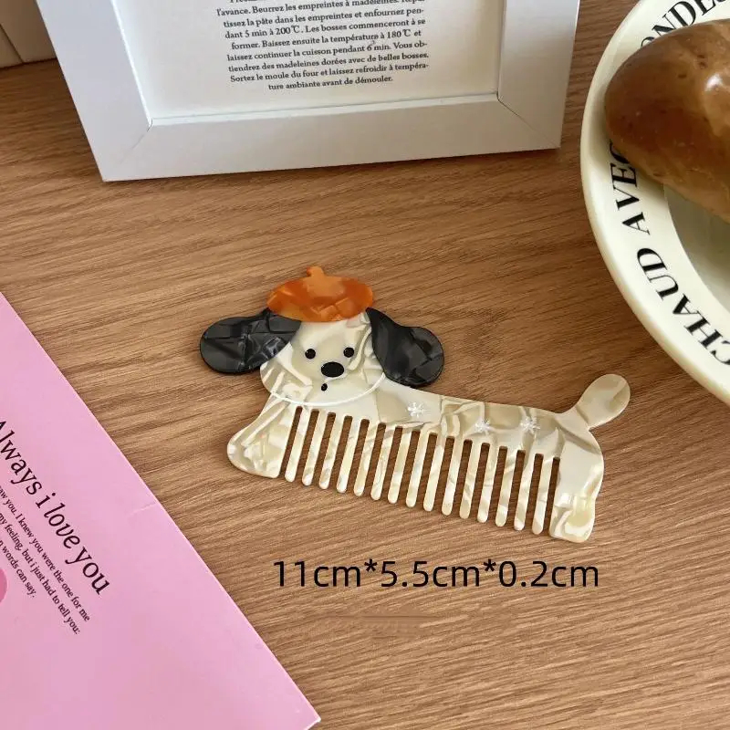 Dog-shaped comb on a wooden surface with text and a pink book in the background