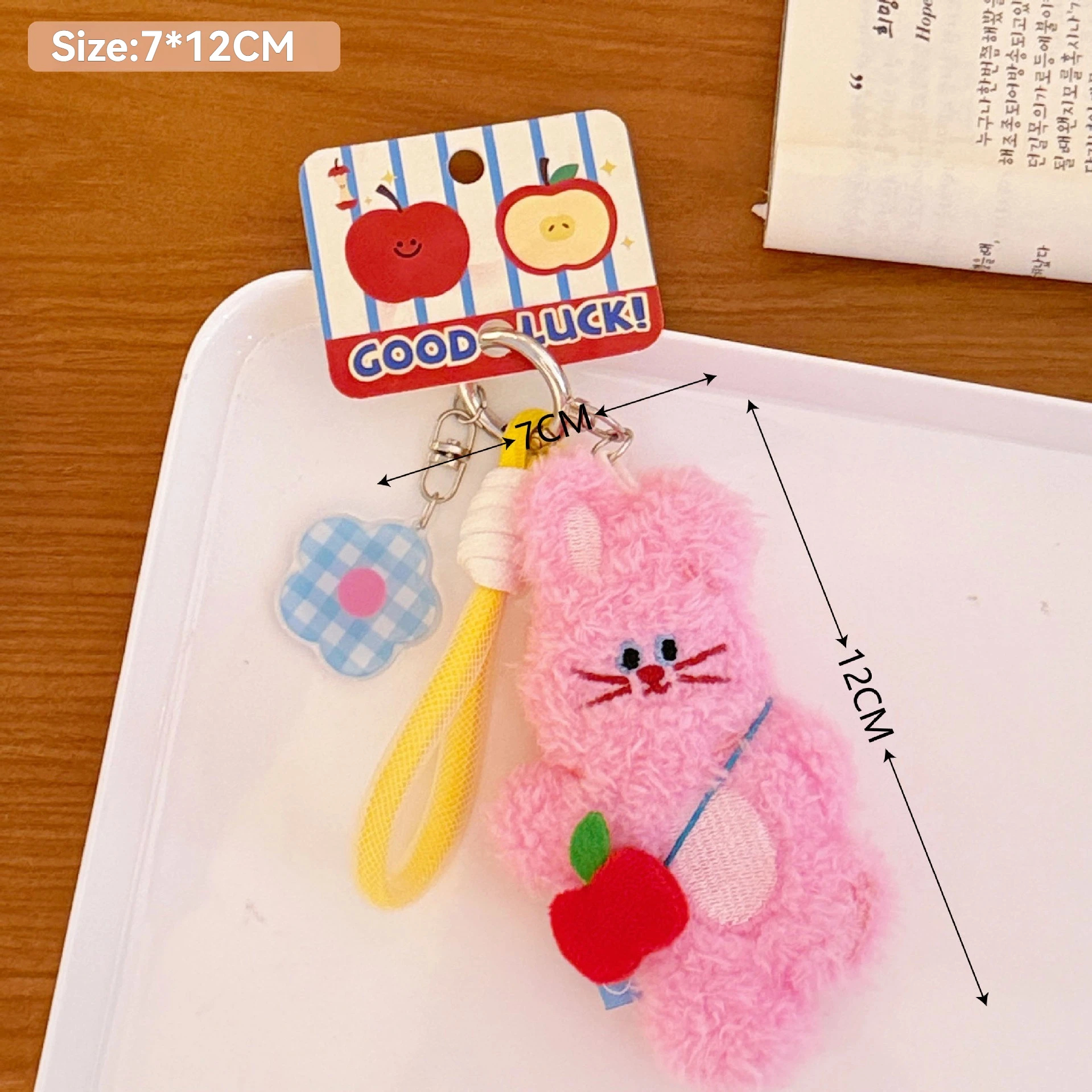 Pink bunny-shaped keychain with a red apple on a white tray, with dimensions indicated.