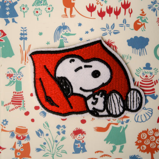 Snoopy Embroidery Patch // Snoopy from the Peanuts comics sleeping on a pillow embroidered iron-on patch badge appliqué