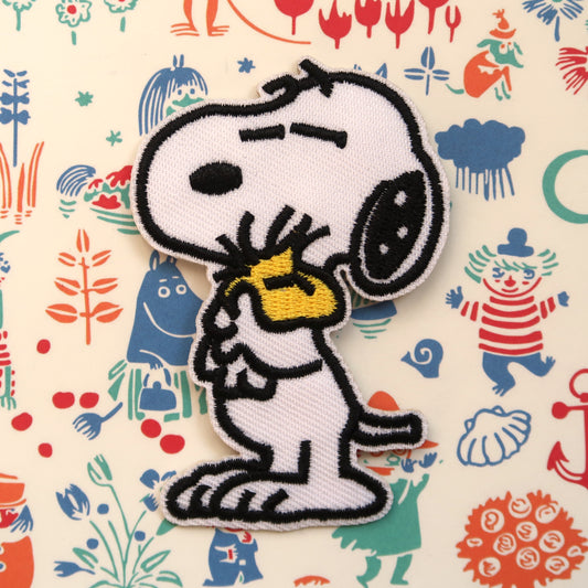 Snoopy Embroidery Patch // Snoopy hugging Woodstock embroidered patch badge appliqué