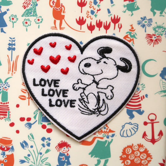 Heart shaped Snoopy from the Peanuts comics "love" embroidered iron-on patch badge appliqué
