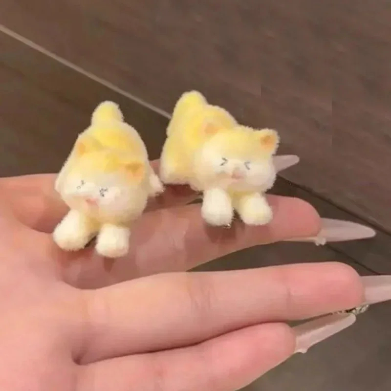 y2K Velvety Flocked Kitty Cat Acrylic Hair Clip - Ice Cream Cake
