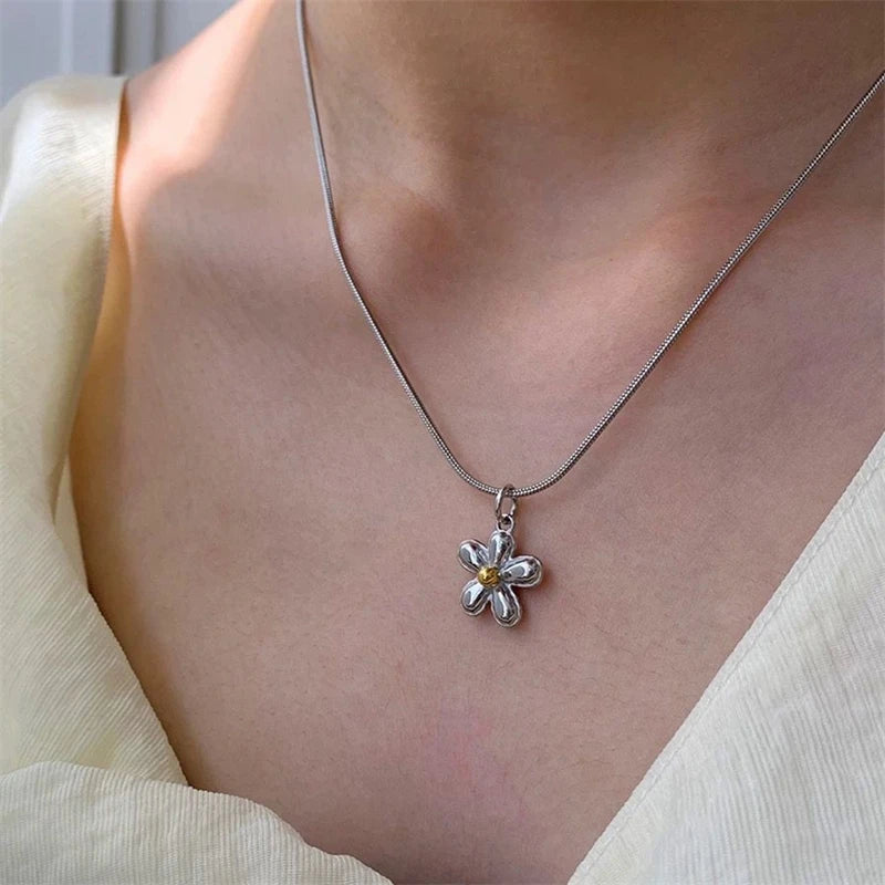 Korean Fashion Sweet Cool Flower Star Butterfly Pendant Necklaces for Women Vintage Elegant Snake Chains Necklace Y2K Jewelry - Ice Cream Cake