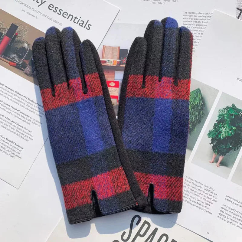 Plaid Patterned Winter Gloves - Ice Cream Cake