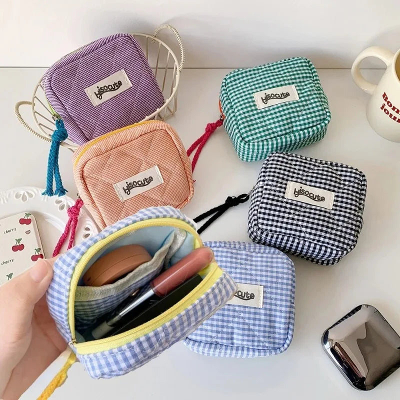 Gingham Quilted Zipper Pouch