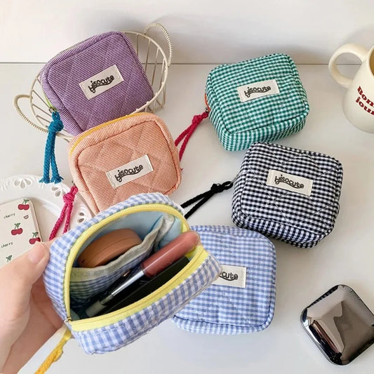 Gingham Quilted Zipper Pouch