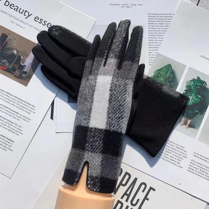 Plaid Patterned Winter Gloves - Ice Cream Cake