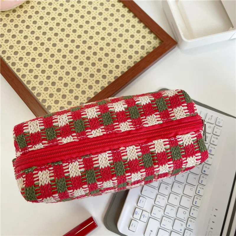 Red and Green Knitted Checkerboard Pattern Zipper Pouch (2 Designs)