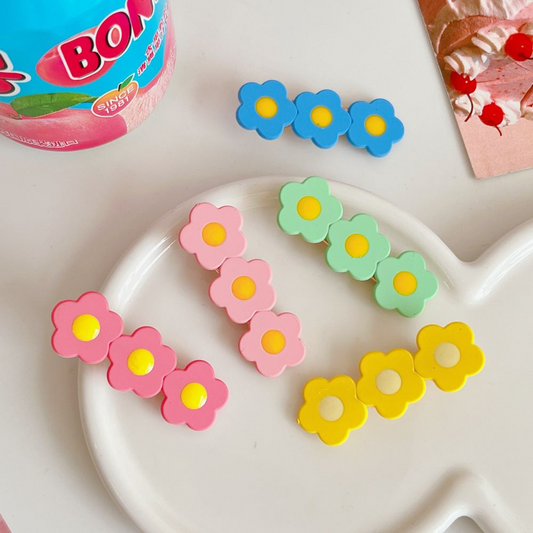 Retro Daisy Hair Clips, Set of 2 (5 Colours)
