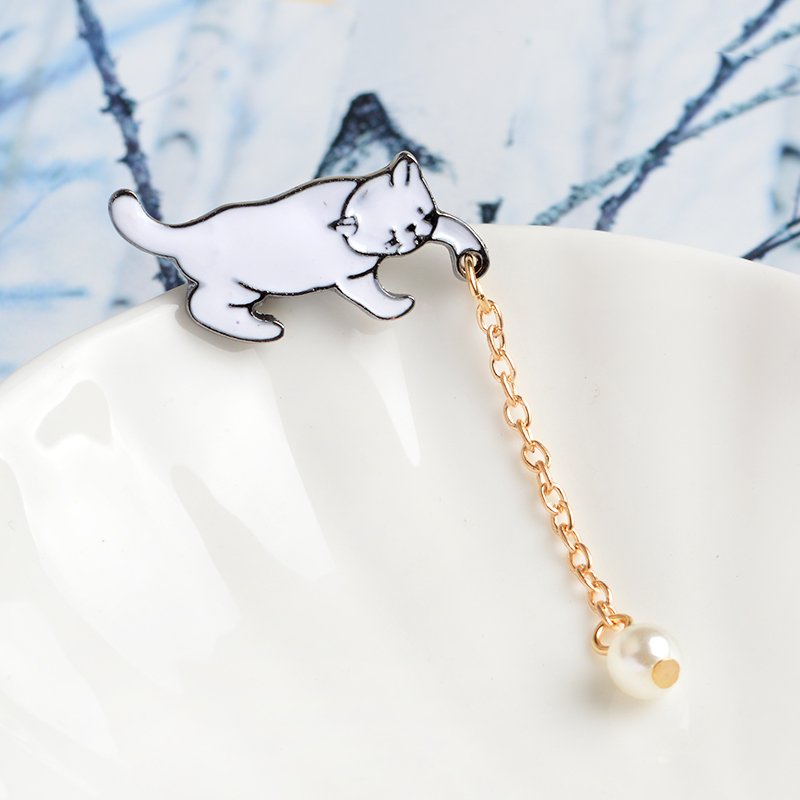 Pearly Cat Pin