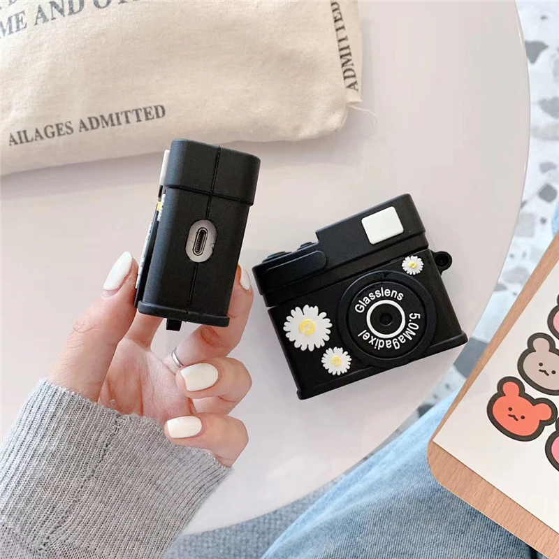 Vintage Style Daisy Camera Airpod Case Cover