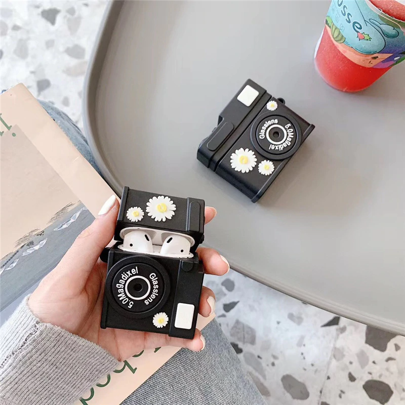 Vintage Style Daisy Camera Airpod Case Cover