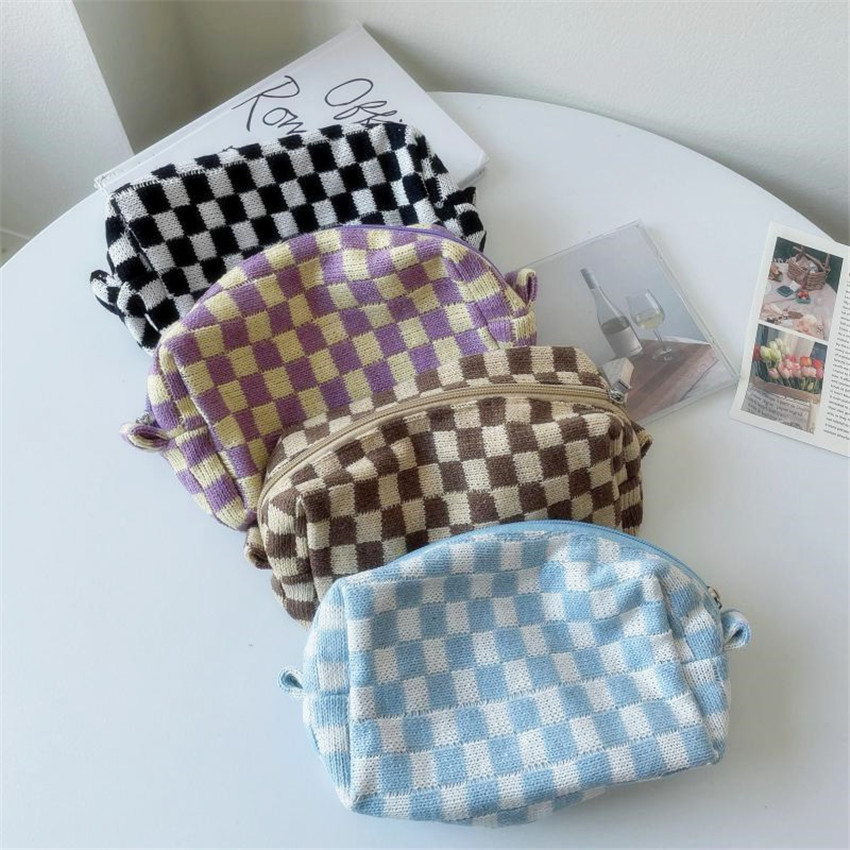 Knitted Checkerboard Pattern Zipper Pouch (6 Colours)
