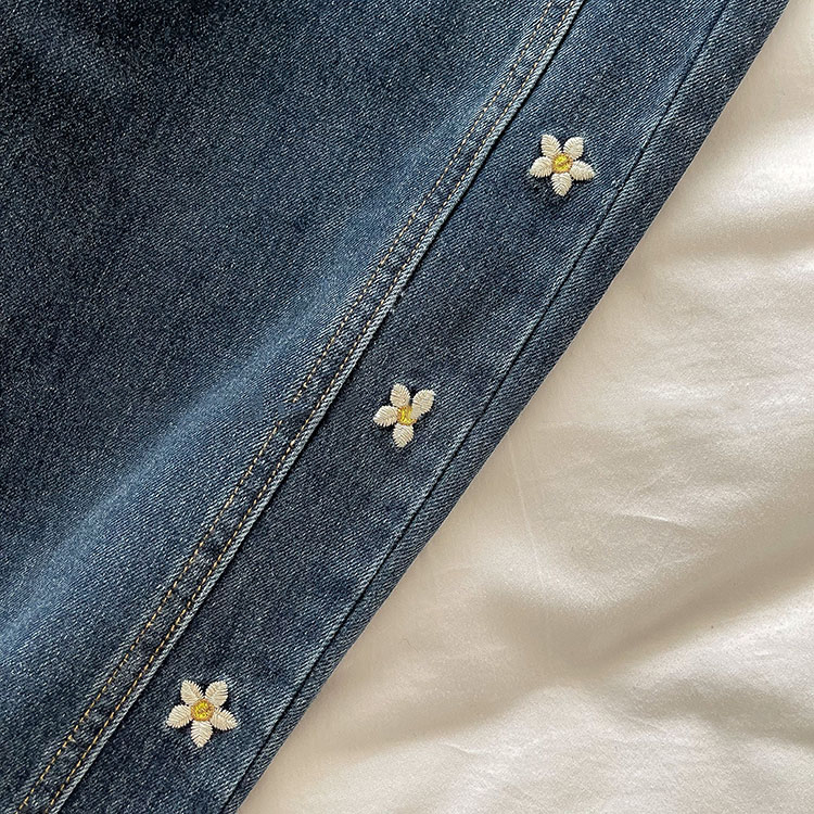 Daisy Embroidery Jeans