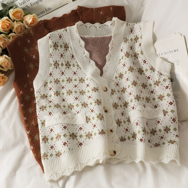 WHITE SCALLOPED EDGE VEST